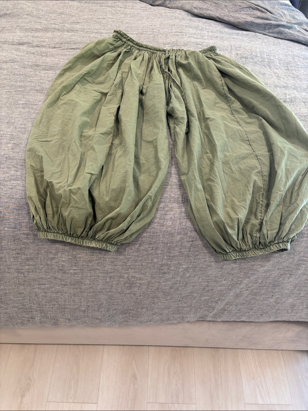 Urban Outfitters women’s Olive Green Balloon Joggers